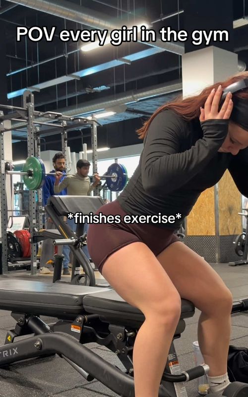 the girls who get it, get it 💅 … a reminder that sweat is NORMAL!!! | more fitness content like this on my page 💕 #GymTok #gymhumor #relatable #gymgirlproblems #gymanxiety 
