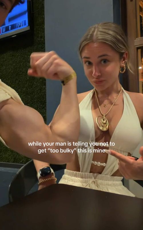truly my biggest hype man right here #gymcouple #GymTok #biceps