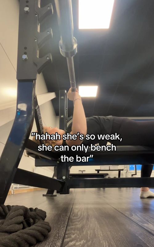 I don’t play #bodybuilders #gymhumor #gymfail #benchpress #ithinkimfunny 