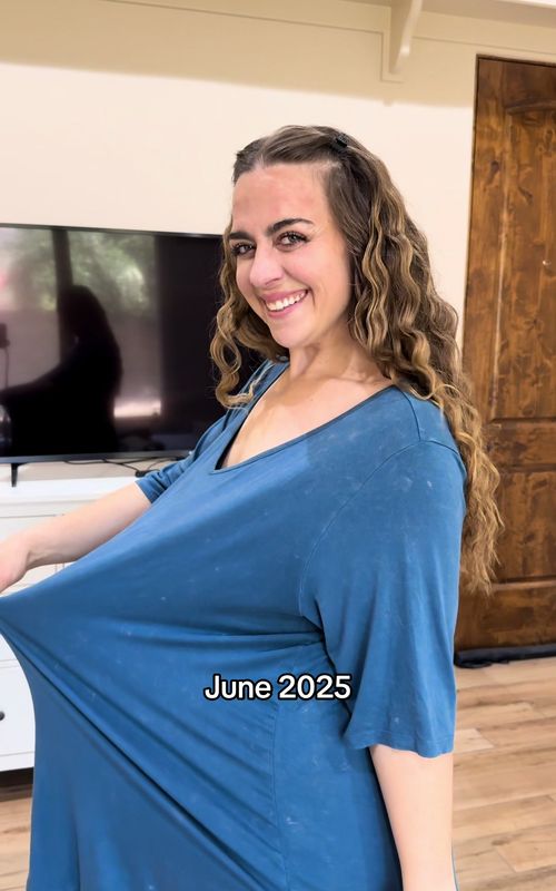 I really didn’t know if it was possible for me. Throughout so much of my life, I’d think things like, “When I lose weight, I’ll do this,” as if part of me believed it would happen. But deep down, I don’t think I really knew. I hoped. I wanted it. I prayed for it. But it took me a long time to reach the point where I actually wanted to change my life for it. I didn’t spend too much time thinking about whether it would happen because that would’ve meant confronting the part of myself I wanted to avoid most. It would’ve meant being honest about the part of my life I was neglecting. It would’ve meant accepting that the power to change had been in my hands all along. But once I realized I was the one holding myself back—staying stuck in a destructive cycle, living with unhealthy habits, and making excuses to stay the same—I knew I had to make a change. So I started small. I started with healthy habits. I started with mindset. I started with accountability. I started with hope. I started with patience. I started with the understanding that there would be no “end date.” I know I say this a lot, but I wouldn’t be here, sharing my journey online, if I didn’t believe it was possible for you too. It’s just not worth it otherwise. The criticism, the energy I pour into this, the work that goes into creating content… validation and attention aren’t enough to make that worth it. But inspiring people? Giving them hope? Helping someone believe in what’s possible? That makes it all worth it. Every time. I truly believe from the bottom of my heart, that if I can do it, so can you. I poured my heart and all that I’ve learned into a guide that includes everything that made my 200lb natural weight loss possible so that others could experience the same freedom I feel now! 👉🏻 Visit leahhopehealth.com/buy-getting-started (like in my profile) to purchase for 25% off! ✨ #naturalweightloss #weightlosstransformation #weightlossprogress 
