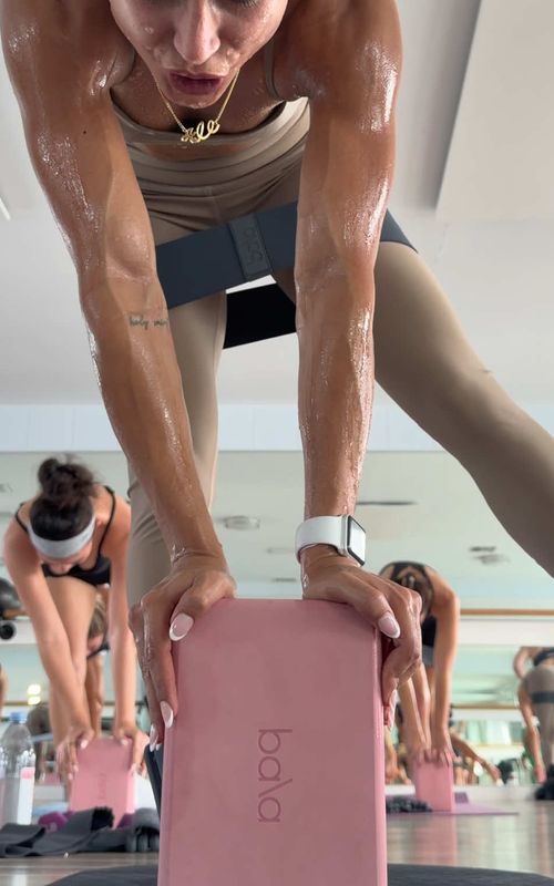 It’s just sweat and hot Pilates yaallll 💦🤭  Send this to someone who sweats as much as me 😂 #pilatesinstructor #hotpilates #pilatesworkout #sweatitout #funny 