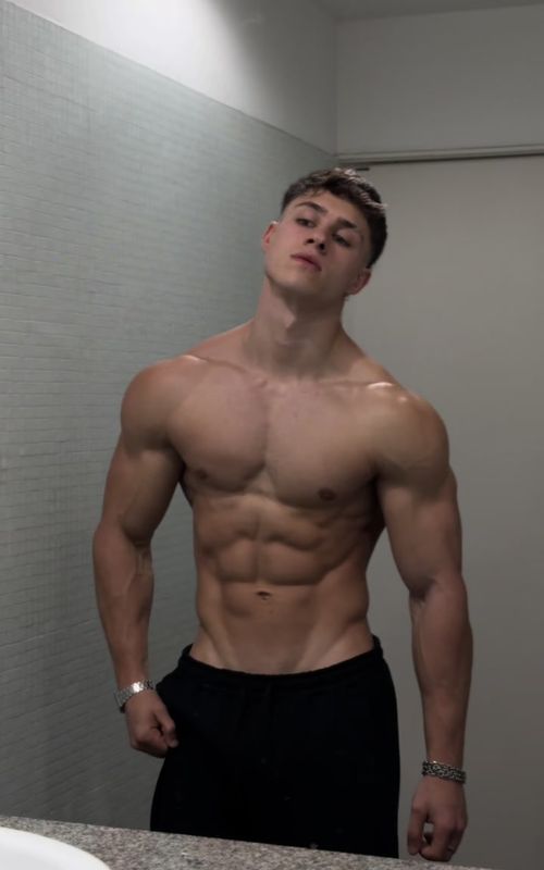 ig: tommykrymer | 6 Years natty training 🌱 - #gymmotivation #gymaesthetic #fyp #bodybuildingmotivation #gymaholic 