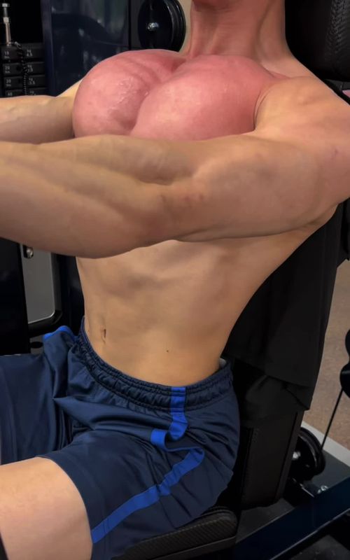 Chest pump 🧬 #gymmotivation #bodybuilding #Fitness #fyp 