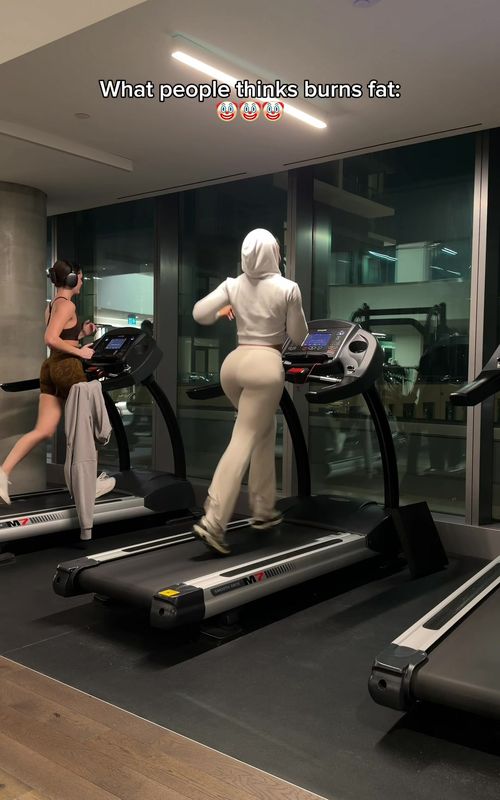 Keep in mind‼️ Incline walking doesn’t magically burn fat, it helps increase calorie burn. Fat loss happens when that’s combined with a consistent calorie deficit.    #viral #GymTok #gymmotivation #personaltrainer #gym @CU2FITNESS 