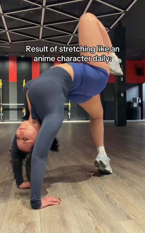 they hit the craziest poses #gym #gymtok