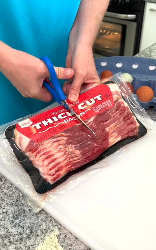 More household and kitchen life hacks for everyone  #fyp #LifeHack #lifehacks #foryou #kitchen #KitchenHacks #cooking #cookingtips #viral #food #household 