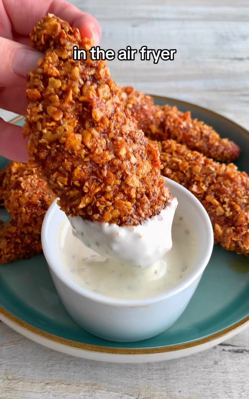 Hot honey chicken tenders in the air fryer #airfryerrecipes #friedchicken 