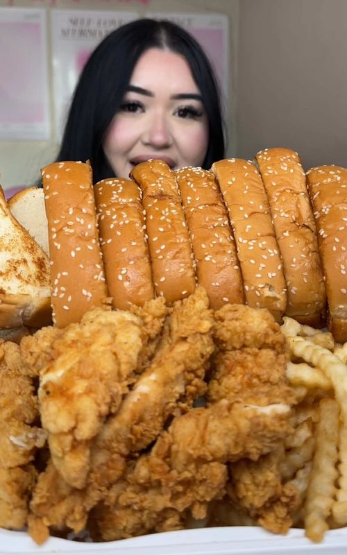 Raising Canes Mukbang 😍🍗 #canes #raisingcanes #canessauce #asmr #mukbang #msmunchies #foodie #asmrfood #foodasmr 