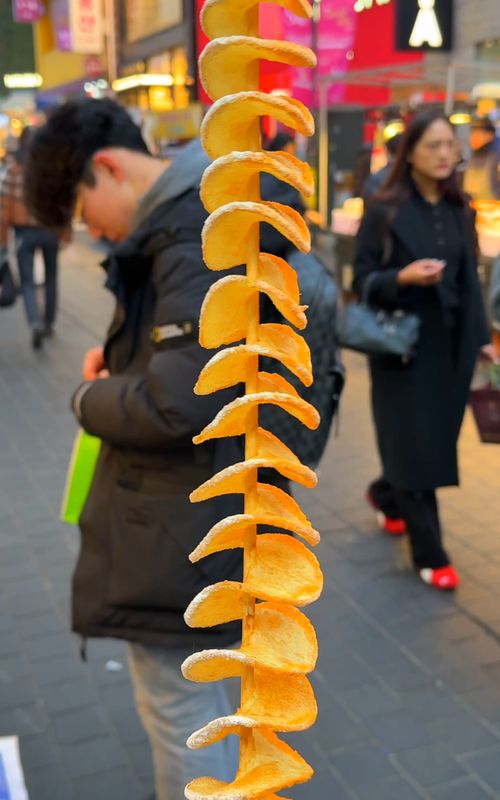 Awesome!! Must-Try 77cm Tornado Potato at the Myeongdong Night Market / korean street food [Info] ℹ️Tornado Potato at the Seoul - korean street food 🚠Location Myeongdong Night Market 🚩Google Maps - https://maps.app.goo.gl/fZgLrr7tHkNY8hK77 💰Price: 5000KRW/3.4USD