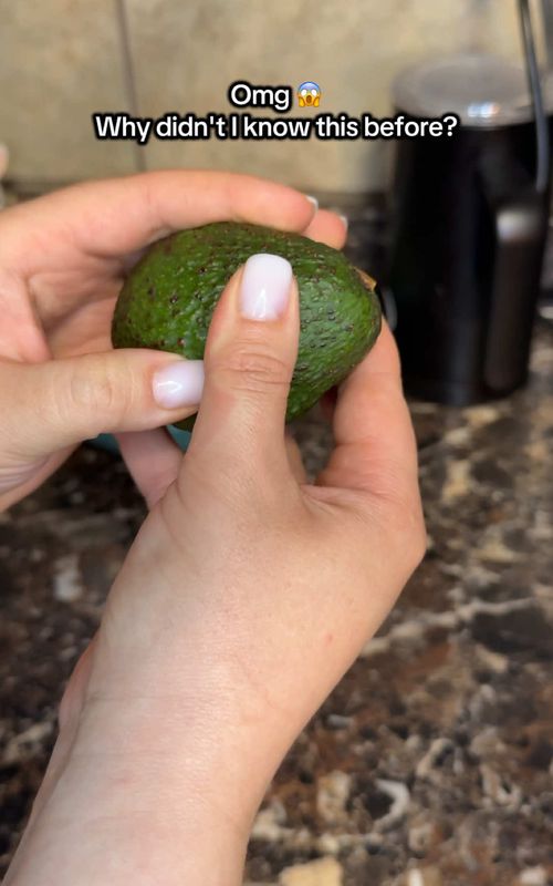 Avocado will ripen in 5 minutes #tipsandtricks #tips #LifeHack #trick #KitchenHacks #foodtiktok #foodhacks #avocado #viral 