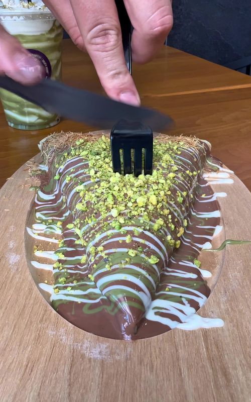 This is not a dream! The Dubai Chocolate Crepe tastes just as good as it looks 😍🤤 📍Dip & Drip in Fairview New Jersey #dessert #desserts #desserttiktok #dessertrecipe #dessertideas #desserttok #dessertchallenge #crepe #crepes #crepemaker #crepeshop #dubaichocolate #dubaichocolatecrepes #dubaichocolates #njeats #njeat #njfoodie #njfoodies #Foodie #foodies #njfood 