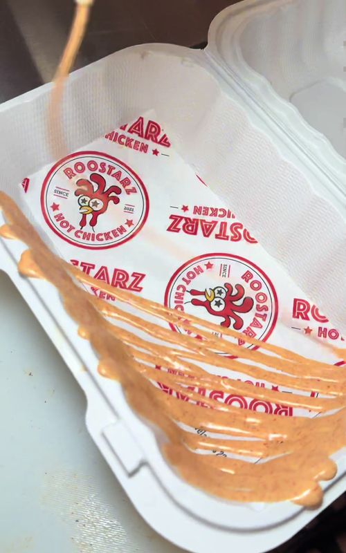 ♨️Warning: May cause extreme cravings🤤 #sacramento #roostarz #fyp #nashvillehotchicken #asmr #sacfoodie #sacfoodie #foodporn #mouthwatering #foodtiktok #sauce 