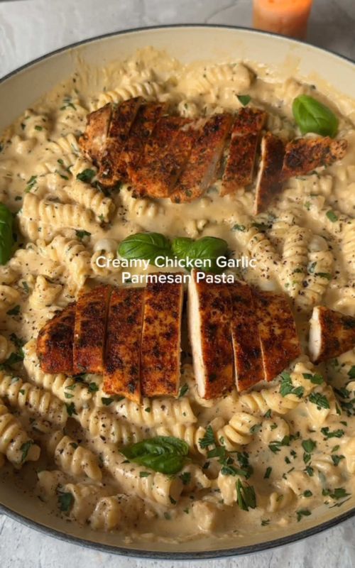 BEST CREAMY CHICKEN GARLIC PARMESAN RECIPE🔥 FULL RECIPE LINKED IN BIO!  #EasyRecipe #EasyRecipes #cheese #cheeselover #pastatok #food #FoodTok #foodtiktok #mealprep #gainz #lunch #dinner #mealideas #viralrecipes #viralrecipe #creamypasta #pastatok #pastatiktok 