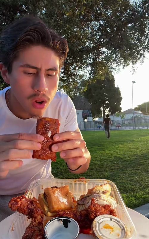 @chilisofficial  #chilismukbang #mrnonchalant #mukbang #rockpaperfoodchallenge #LIVEIncentiveProgram 