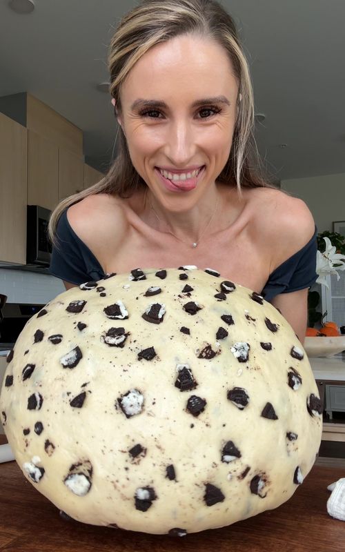How about an oreo donut? 🤍🍩 With @Chosen Foods avocado oil shortening for the perfect cookies and cream icing. Love that it’s made with simple ingredients and perfect for all things baking! #chosenpartner #donuts #oreo #baking #dessert 