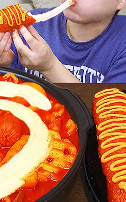 Tteokbokki & Chicken Mukbang!!! 🧀🔥 #foryou #foryourpage #foru #fyp #foryoupage #asmr #mukbang #mukbangkorean #cookingasmr #cooking #cook #tteokbokki #chicken#cheesechicken #cheesesauce #hotdog #corndog #fried #떡볶이 #치킨 #치즈소스 #핫도그 #고구마튀김 #김말이