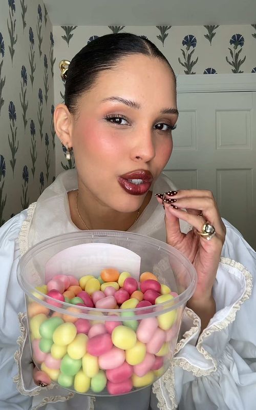 A CLASSIC!🤍 #fypシ #candy #tastetest #eatwithme 