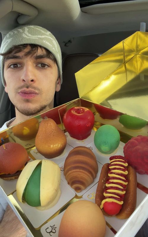 NEW CRUNCHY PASTRIES 🍔🍎🥭 (Lost my voice + I’m broke now so plz follow 😭🫶) @Mon Secret Gourmand #pastries #crunchy #asmr #mukbang #mukbangeatingshow foodie beautiful pastries trompe l’oeil patisserie Cedric grolet food review