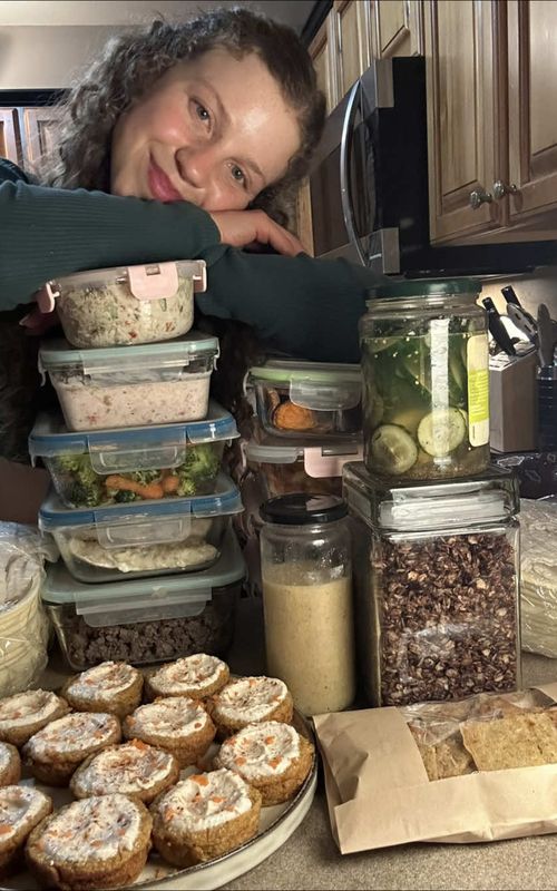 My last 4 WIEIA 12 hr shift posts uses this meal prep if you  want to see how I prepared some meals with these ingredients:)🥦🫐🍌🍓🥕🍯🌱 #wholefoodsdiet #simpleingredients #mealprep #nursing #highfiber #highproteinmeals #EasyRecipes #nursing #RN