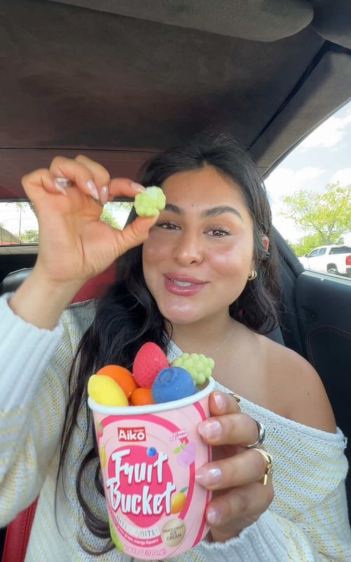 finally got to try the fruit ice cream!🍓💗 #tastetest #icecream #fruit #hmart #sweet 