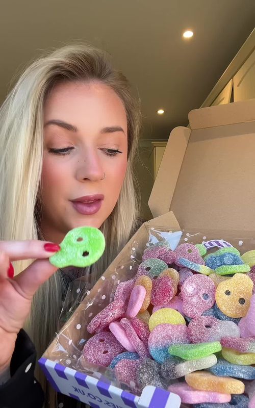 NEW FLAVOURS!!! 😍😍 #sweets #tastetest #mukbangeatingshow #candy #sour 