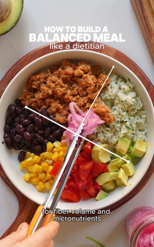 WHY THIS WORKS 👇🏽👇🏽👇🏽 I call this the PLATE METHOD 🍽️ It’s a simple way to build balanced meals that include the nutrients your body actually needs!  ✨ Carbs = energy Fuel for your brain, workouts, and daily life ✨ Protein = building + repair Supports muscle, metabolism, and helps keep you full ✨ Fats = hormones + satisfaction Adds flavor, helps you feel satisfied, and supports hormone & brain health ✨ Micronutrients = overall health support Vitamins & minerals that support everything from immunity to energy levels ✨ Fiber = digestion + fullness Helps keep you full, supports gut health, and promotes more stable blood sugar When you include a mix of carbs, protein, fats + fiber at meals… ✔️ Meals are more filling ✔️ Energy stays more steady (less crashes) ✔️ Blood sugar is more balanced ✔️ You get more nutrients to support overall health #balancedmeals #healthymeals #nutritiontips #dietitiansoftiktok #nutritionist 