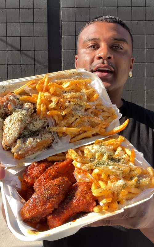 Trying some of the best wings in LA🍗 #Foodie #fyp #chicken #mukbang #chickenwings 