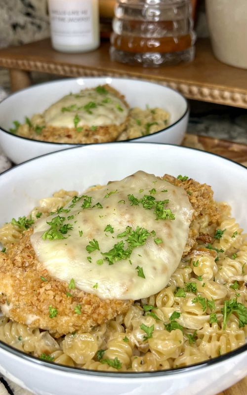 Crispy onion chicken & creamy caramelized onion pasta ✨ save this for later!  Ingredients: - 1 tbsp butter - 1 yellow onion - boneless skinless chicken breasts, sliced in half lengthwise - salt & pepper - garlic powder - thyme - french fried onions, crushed - 2 eggs - provolone cheese - Worcestershire sauce - 3 cups chicken broth - 1 1/2 cups heavy cream - 16oz pasta - grated Parmesan - fresh parsley #easydinnerideas #DinnerIdeas #dinnerwithme #chickendinner #comfortfood 