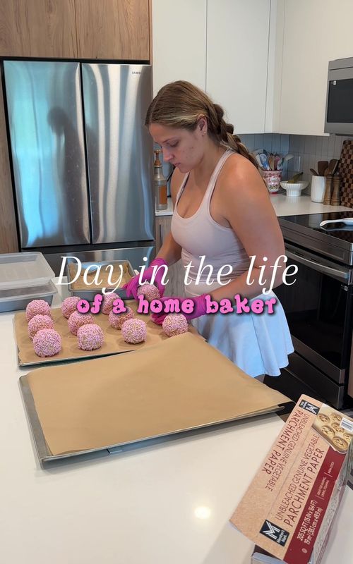 Last day of prepping for our popup was a long one😅 We baked, decorated, & packaged over 200 cookies and brownies all in this day! It was alooooot of work, but it was so worth it because you guys showed up & made the popup even better than I could have imagined!🩷🍪 #homebaker #bakingvlog #dayinmylife #homebakingbusiness #bakewithme 