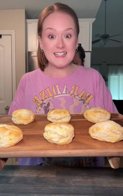Let’s try a Biscuit Flight! #Foodie #FoodTok #mukbang #foodsoftiktok #momanddaughter 