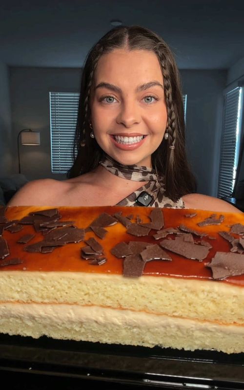COSTCO IS ON FIRE RN WITH ALL THE NEW FOODIE ITEMS THEY’RE COMING OUT WITH 🍰🤝 #tresleches #costcocake #costcofinds #cakemukbang #dessert @Costco Wholesale 