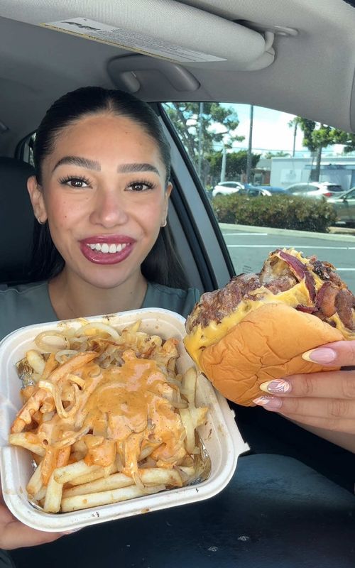 BURGER FULL EATING VIDEO🍔❤️ as you can see I was so sad it wasnt as good!😔😂❤️#mukbang #eatwithme #asmr 