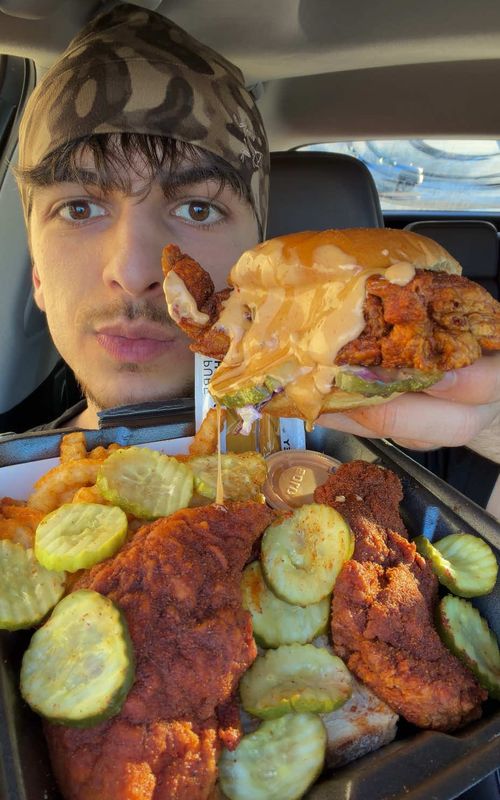 Dave’s Hot Chicken 🔥 @Dave’s Hot Chicken  #daveshotchicken #crunchy #asmr #mukbang #mukbangeatingshow