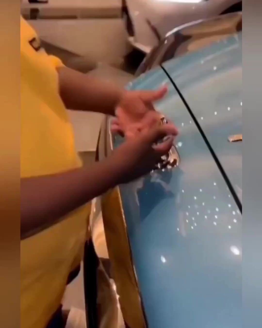 This video shows a kid’s reaction the moment he finds out the Rolls Royce in front of him is actually worth around $400,000.  By: traverlerpin (TikTok)