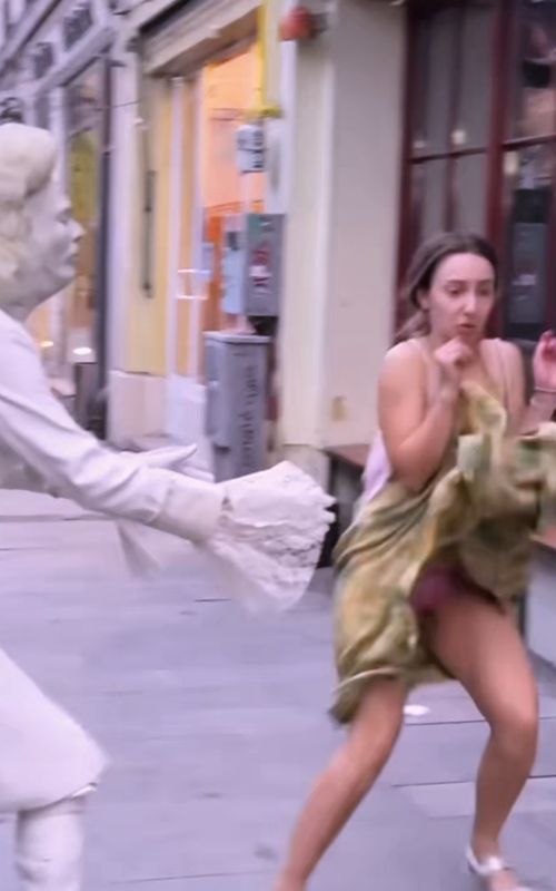 Top statue prank 😂 #funny #funnyvideos #funnyprank #statue #statueprank 