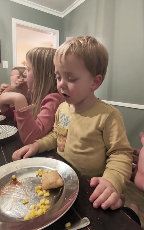 The toddler looks tired 😴#tiktok#funnytiktok#funny#funnyvideo #kids 