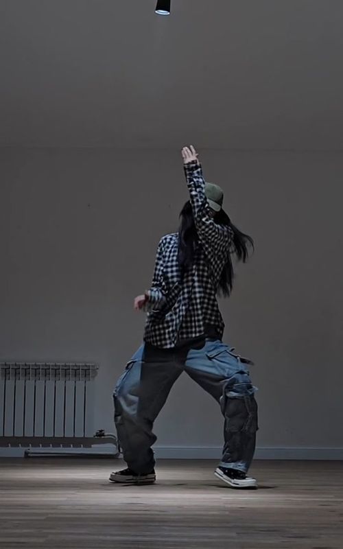 inst: zhurtiik 🧠: @dylansmovin #sticky #dance #mirrored #choreography #viraldance #hiphopdance  