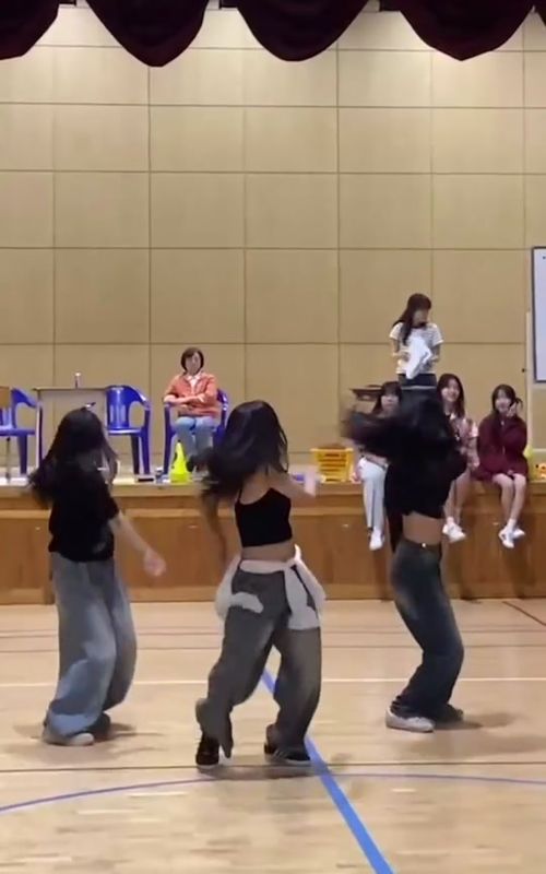 dance cover like jennie Dance kpop and Dance cover #dance #dancecover #dancekpop #likejennie #jennierubyjane #fyp #nttpride🏝🔥 #dancekorea #smakorea  #dancesekolah #korea 