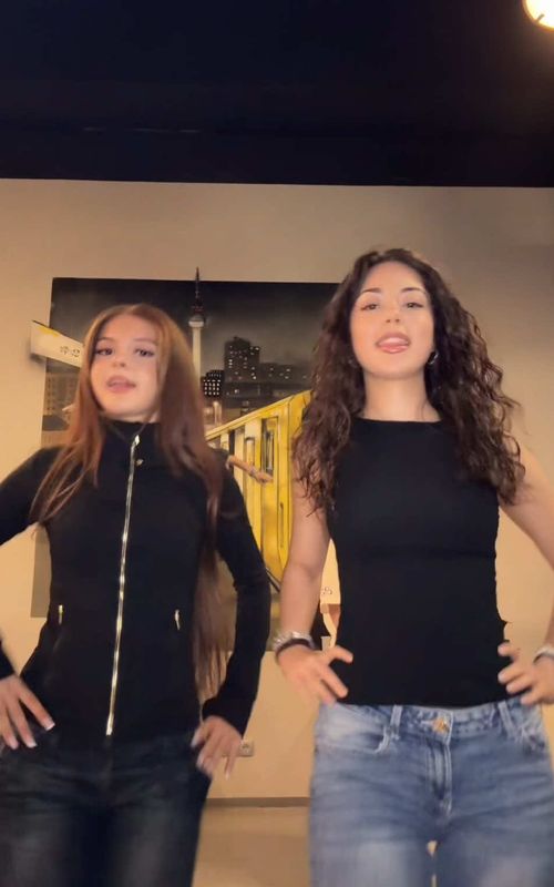 The duo you never knew you needed @𝐙𝐀𝐇𝐈𝐃𝐄 🩷 #berlin #fyp #fypシ゚ #fypage #viral #bengü #fürdich #pourtoii #kesfet #parati #pravocê #trending #viralll #goviral #viraltrend #viraldance #bengülunatix #lunatix #lunatixdancebase #zahide #acelerada #braziliandance #dancetrend2025 #dancetrend #viralvideo🔥 #goviralll #tiktokdance2025 #creatorsearchinsights 