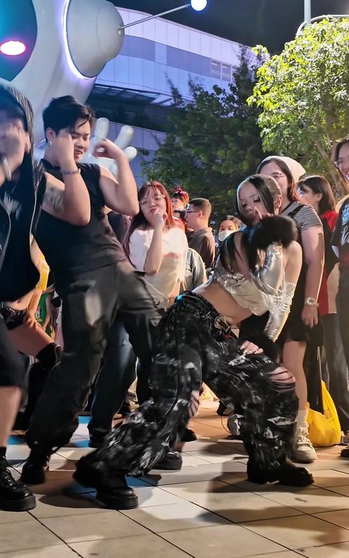 he Got It Right away 🤝 #kpoprandomdancechallenge #kpoprandomplaydance #kpop #chanel #tyla 