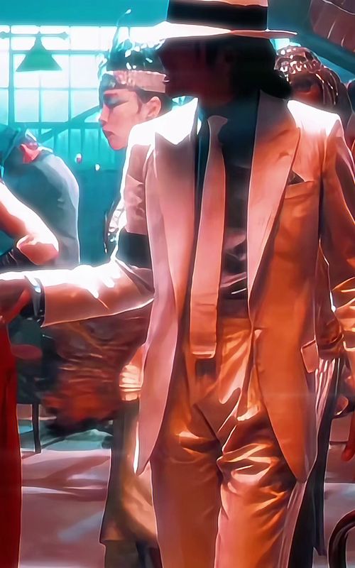 You won’t believe what Michael Jackson did when his microphone simply died in the middle of a concert! . . . . #singer #michaeljackson #pop #celebrity