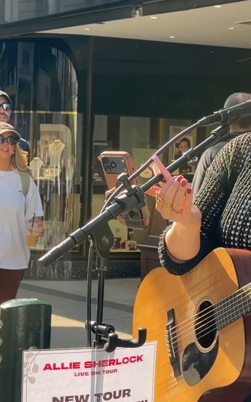 Hallelujah - Leonard Cohen | Allie Sherlock Cover & Mr. Dermet #streetmusic #streetperformance #busking #livemusic #alliesherlock #guitarcover #songcover #talent #musician