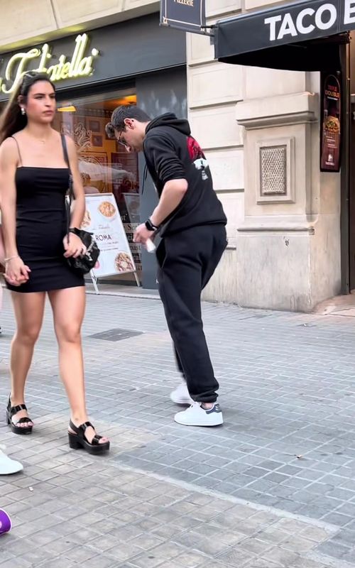 Watch until the end 👌🏼😂😂 Fake robbery prank 😎 #prank #pranks #comedy #humor #funnymoments #viral #barcelona #usemboy #fyp #parati