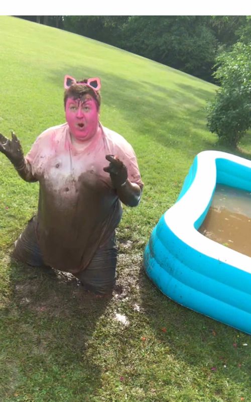 What in the world! Did you just watch?! Muahahaha! #pig #piggy #pigs #outside #daytime #Cringe #cringy #cringetok #random #randomvideo 