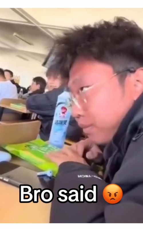 Gotta pay attention in class 🤷‍♂️ #school #prank #funny #embarrassing 