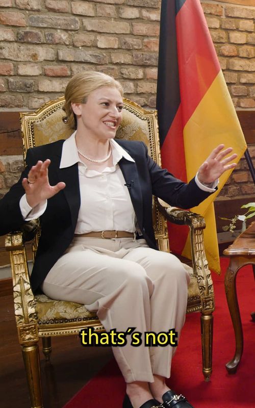 BRING DÖNER DOWN!🥙 #trump #weidel #döner #comedy #parodie 