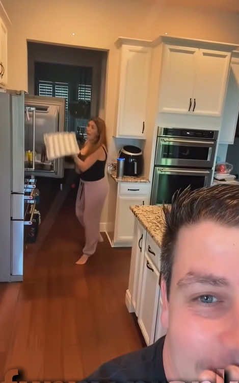Hidden speaker prank 🤣🤣🤣#funny #funnyvideos #scared #scarecam #foryou #scareprank #prank 