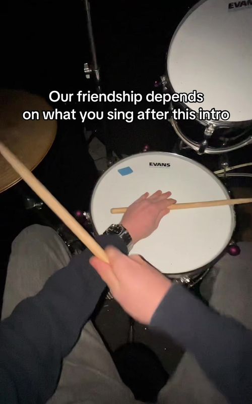 What do you sing after this intro?🎶🎤 #viralvideo #drums #sweaterweather #intro #musictok 