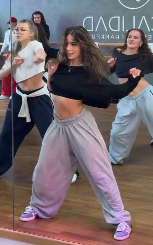 Meine 4K choreo wird sich für mich immer besonders und nostalgisch anfühlen. 🥹 Habe das für meinen 2. Workshop choreografiert und ab da war kein Workshop mehr leer. 🌟💘 