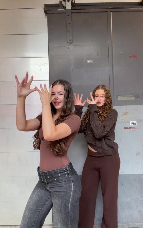 🤎🤎@Tiara💋 ig:amelieeklein_official #viral #trend #amelie #dancing #duo 